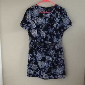4/$20 🌺 Floral Cutout Dress